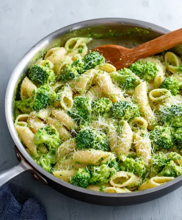 Light and Healthy Broccoli Pasta